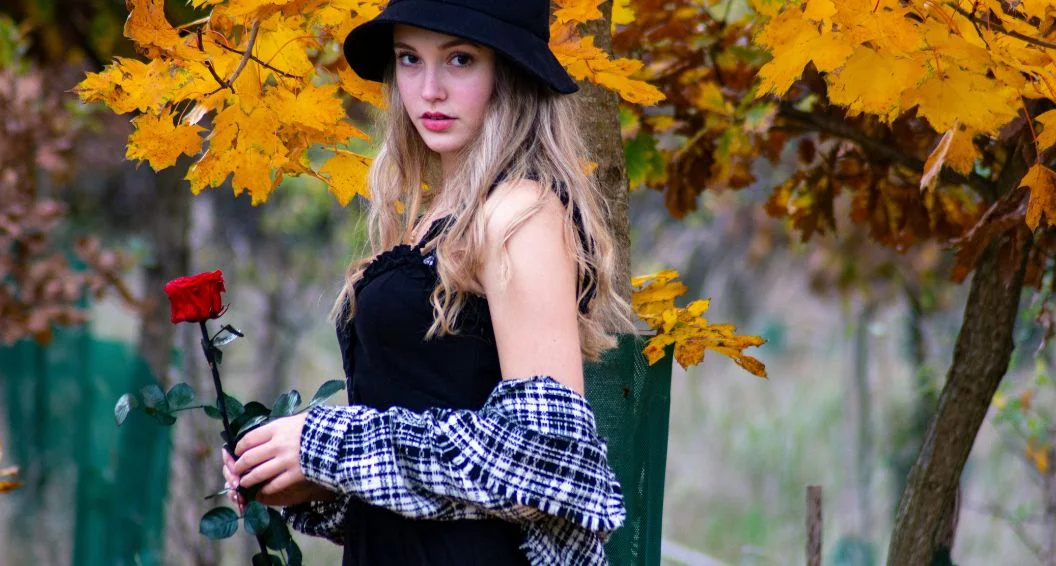 Iconic Deep Autumn Celebrities Who Nail Their Colors