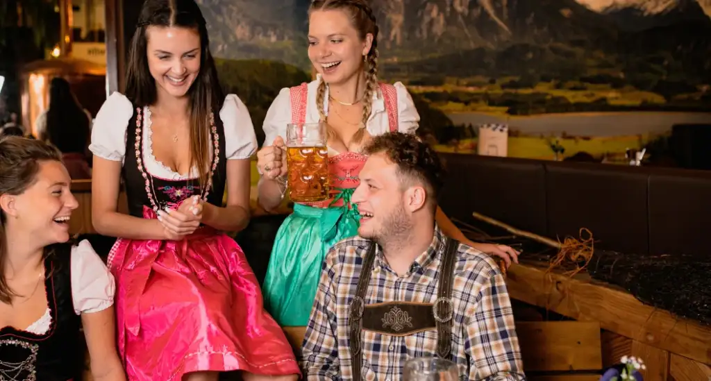 Casual Oktoberfest Outfit Ideas That Don't Look Lazy